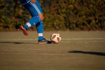 前巴黎助教：梅西突破多人靠动态优势，简单却难做到（配图示意）